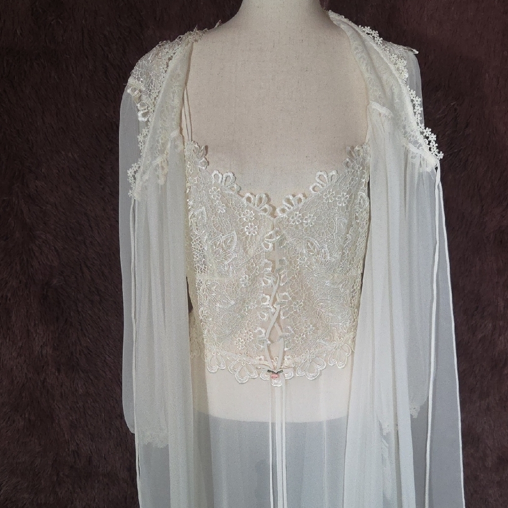 Cinema Etoile Elegant Ivory Lace Nightgown and Robe Set NWT